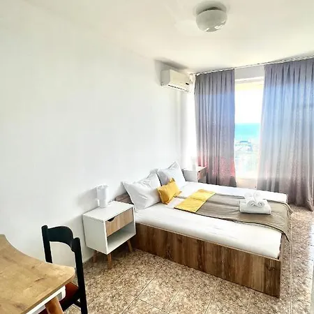 Varshava מלון 2*