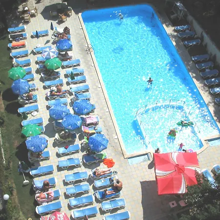 Varshava מלון 2*