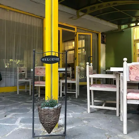Хотел Varshava- Free Parking 5 Minutes Away With Shuttle