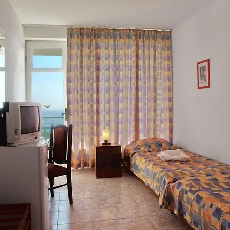 Varshava- Free Parking 5 Minutes Away With Shuttle 2*