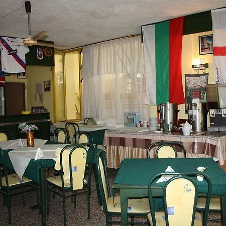 Хотел Varshava 2*