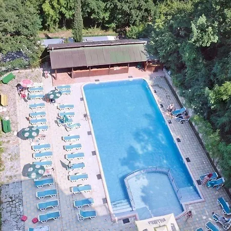 Хотел Varshava- Free Parking 5 Minutes Away With Shuttle 2*