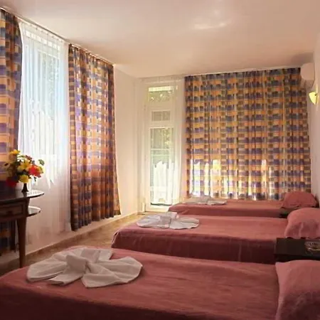 Varshava- Free Parking 5 Minutes Away With Shuttle 2* Златни пясъци