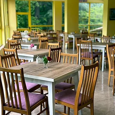 Hotel Varshava 2*
