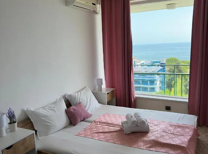 Varshava Golden Sands